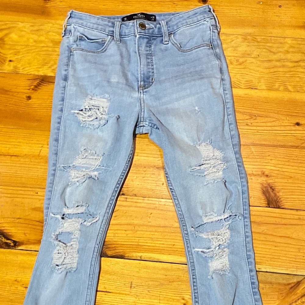*Like new* Hollister high rise distressed skinny jeans size 3R